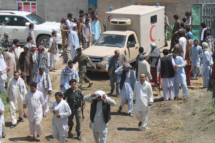 В Афганистане автобус врезался в цистерну: погибли 50 человек, 60 пострадали