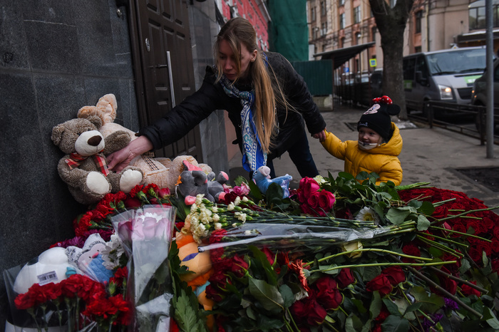 Екатеринбург объявляет траур по погибшим в Кемерово