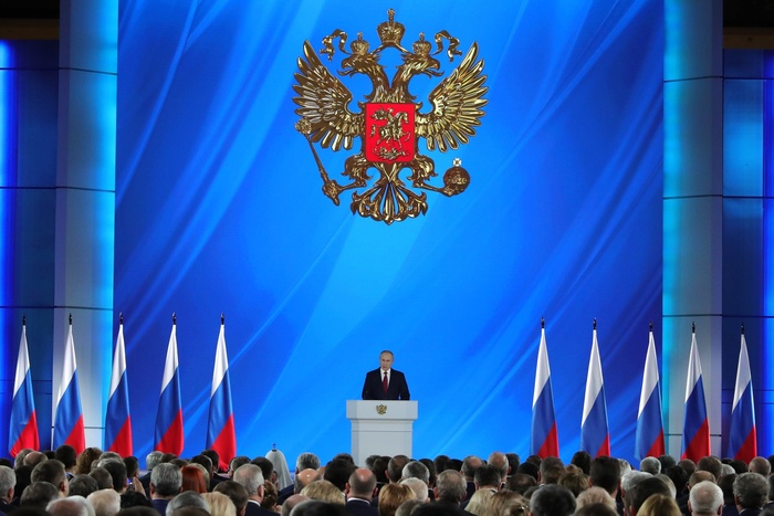 «Ничего не поменялось»: в Telegram сравнили речь Путина с выступлением генсека перед КПСС
