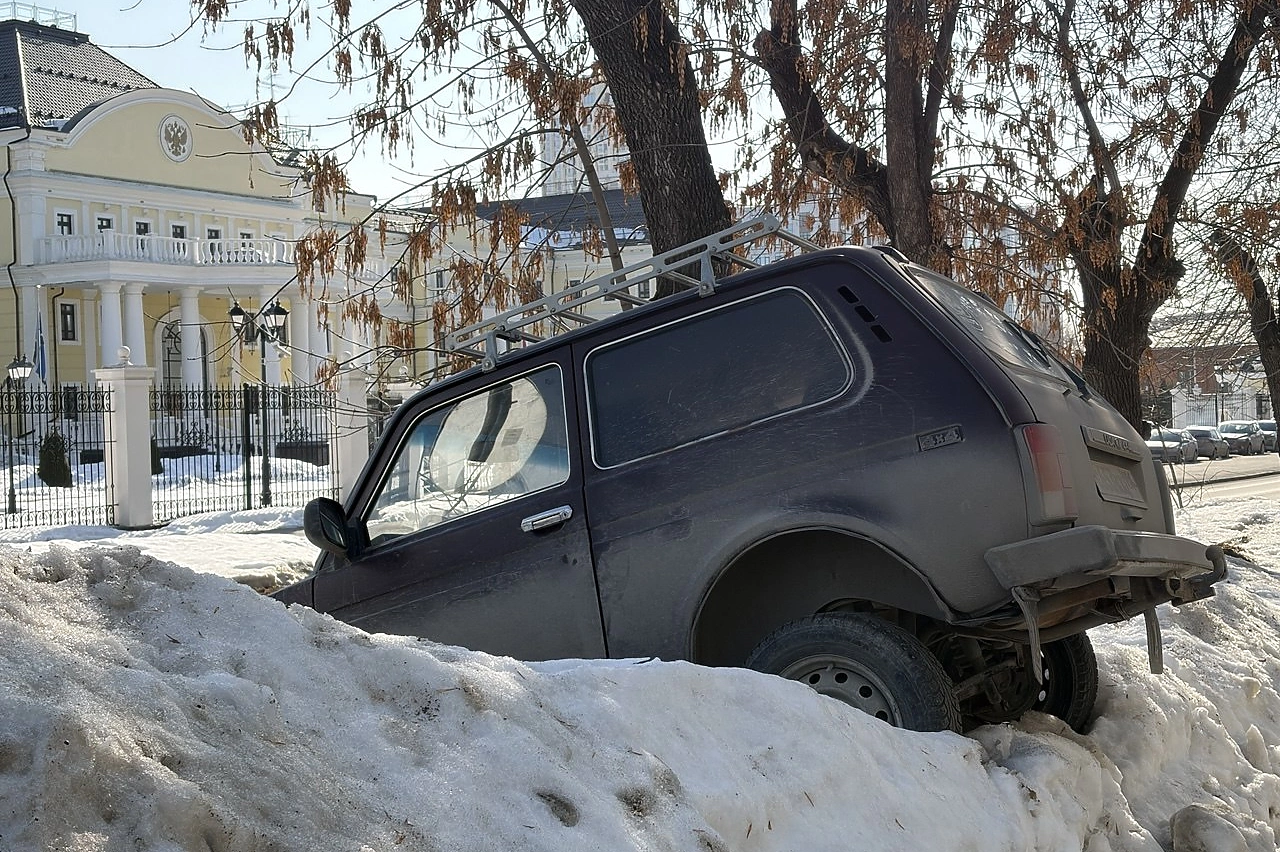 Водителей предупредили о штрафах за использование шин с шипами