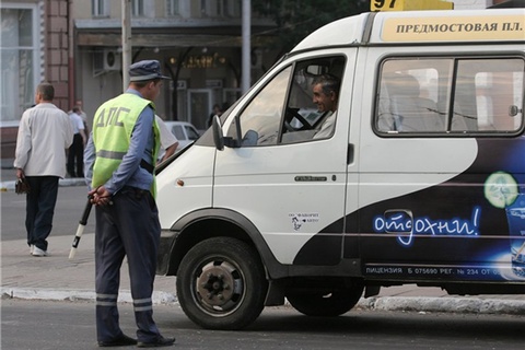 В Екатеринбурге водителей маршруток уличили в массовых нарушениях