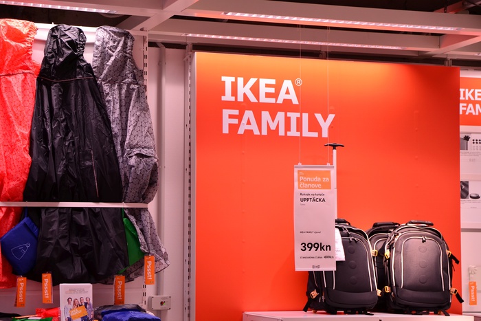 Любители современного искусства оценили картину из IKEA в миллионы евро