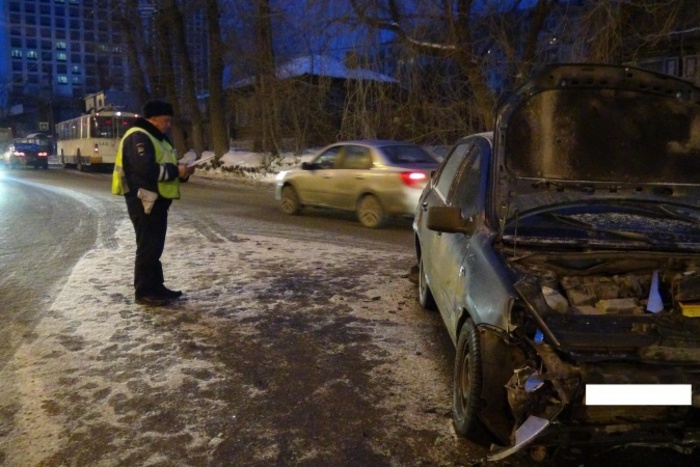 Полиция Екатеринбурга проводит проверку по факту ДТП на Щербакова