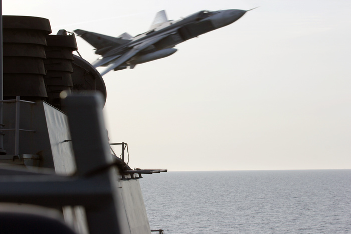 Керри заявил о праве американского эсминца сбить летевшие над ним Су-24