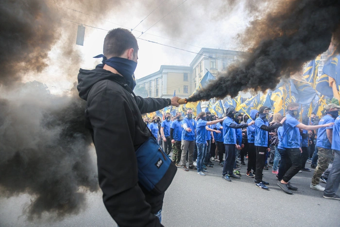 В Раде заявили о ведении Украиной войны по всем фронтам
