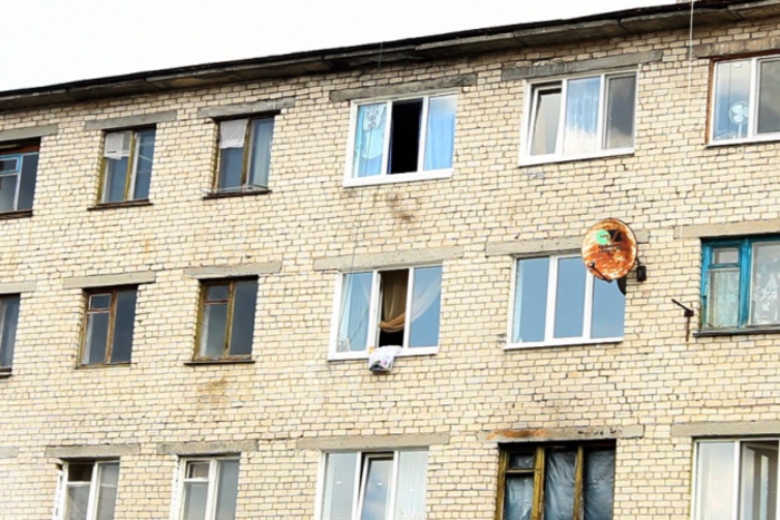 Сотрудники полиции Кировграда сломали дверь, чтобы дети не выпали в окно