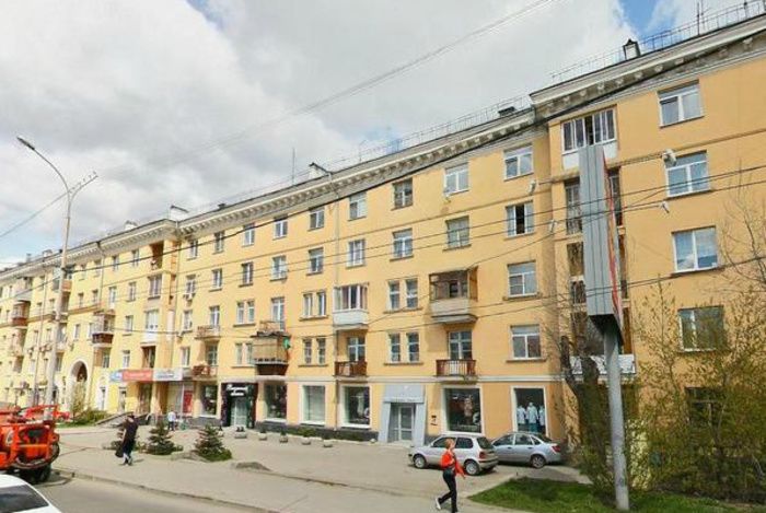Жильцы дома в центре Екатеринбурга затеяли войну с «Мегафоном»