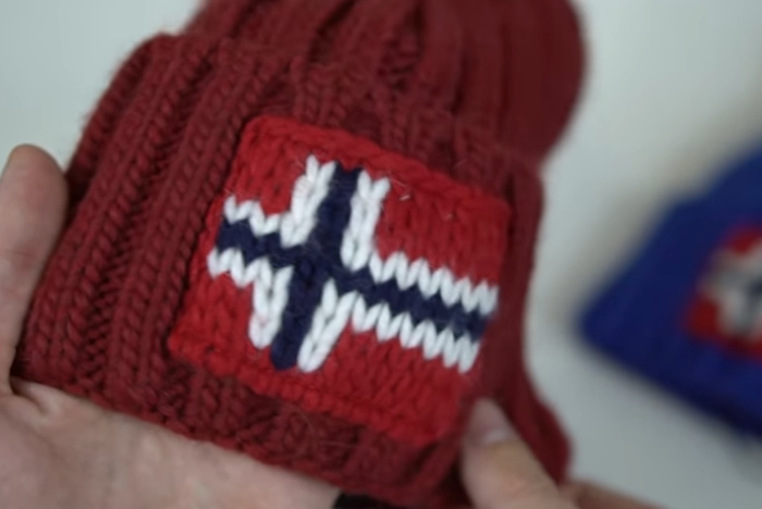 В Перми чиновник выбросил шапку с флагом Норвегии после критики бойцов СВО