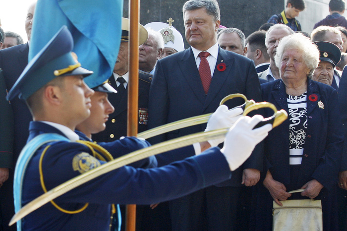 Порошенко пообещал спеть гимн Украины в Донецке