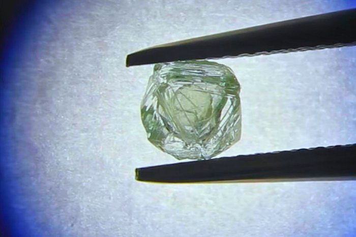 В Якутии обнаружен уникальный алмаз-матрешка
