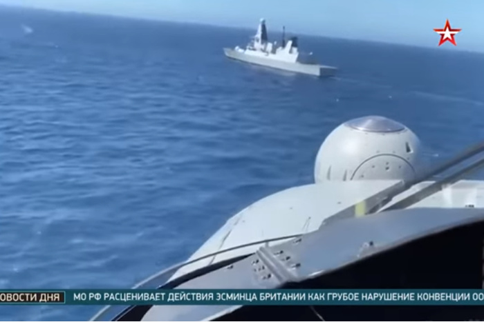 В Британии назвали цели вторжения эсминца Defender на территорию России