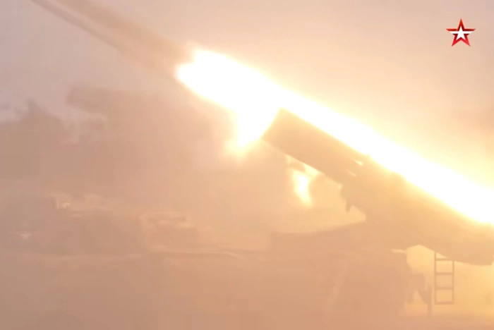 Перебросили «Смерч» и «Ураган». В ДНР заявили о готовящемся Киевом наступлении