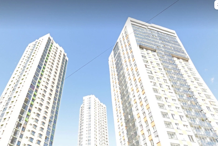 В Екатеринбурге девушка выпала с 24-го этажа