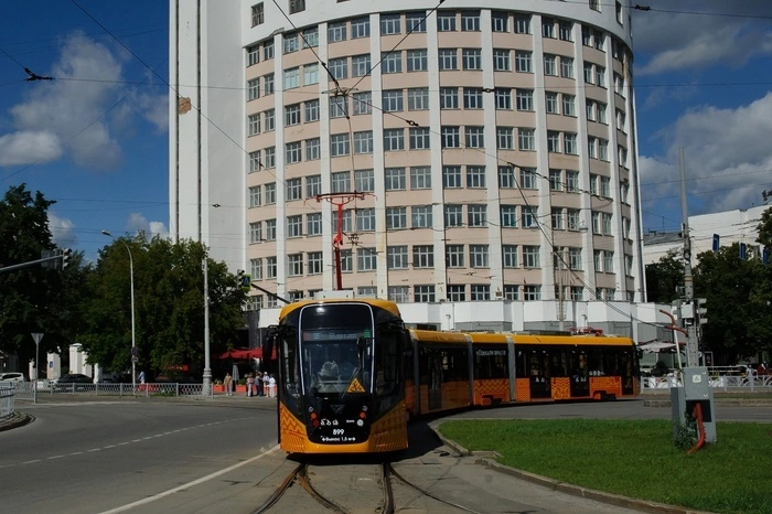 Из-за пятисекционного трамвая в Екатеринбурге могут расширить остановки