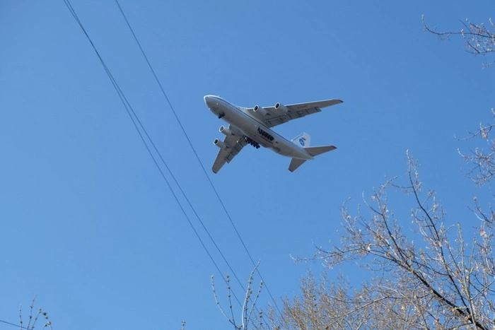 «Боинг», низко пролетевший над Екатеринбургом, обходил грозу