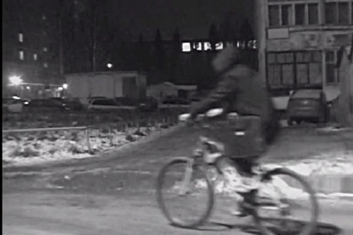 В Екатеринбурге угнали велосипед под камерами и на глазах у консьержки