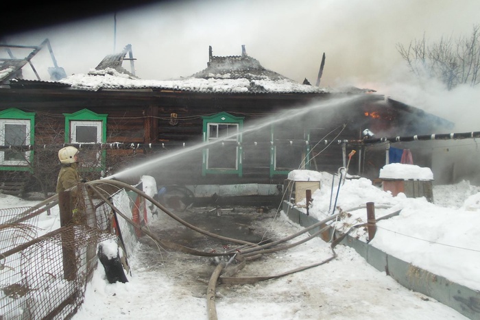 Мужчина погиб при пожаре частного дома в районе Птицефабрики в Екатеринбурге