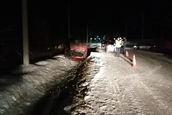 В Екатеринбурге при опрокидывании автомобиля погибла пожилая женщина