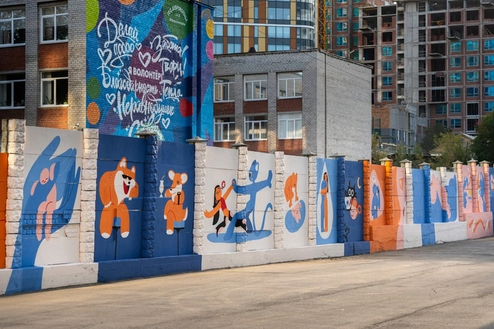 В центре Екатеринбурга появился 50-метровый арт-объект — фото