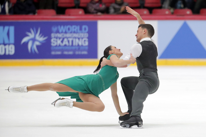 Россияне Степанова и Букин выиграли Гран-при в танцах на льду
