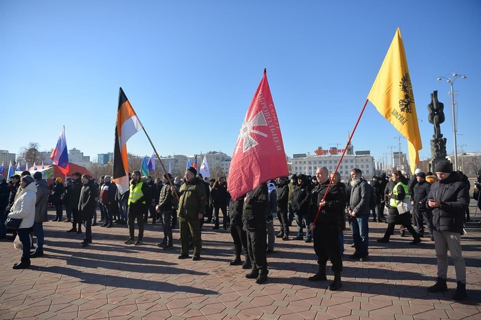 В центре Екатеринбурга прошёл пикет в поддержку ДНР и ЛНР