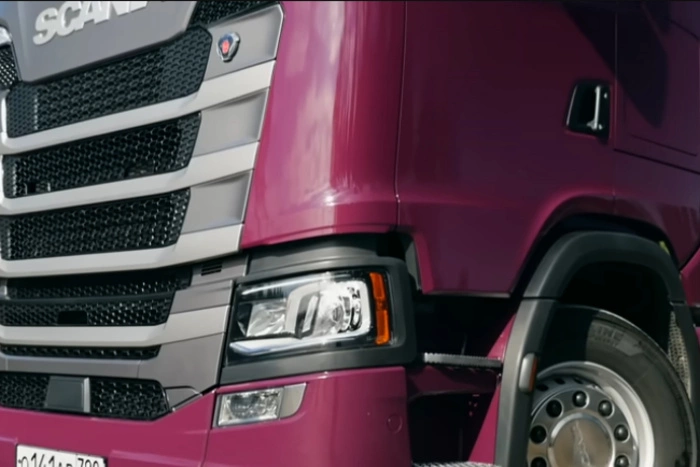 В Екатеринбурге таксист помог раскрыть кражу аккумуляторов с большегруза