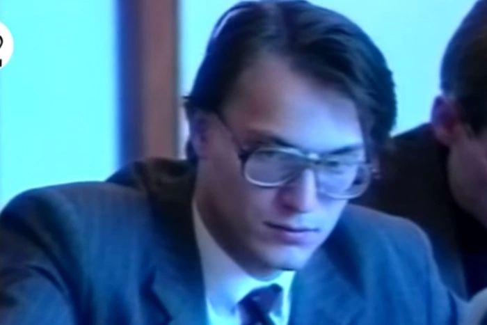 На память об Эдурде Худякове присутствовавшим на панихиде подарили ручки