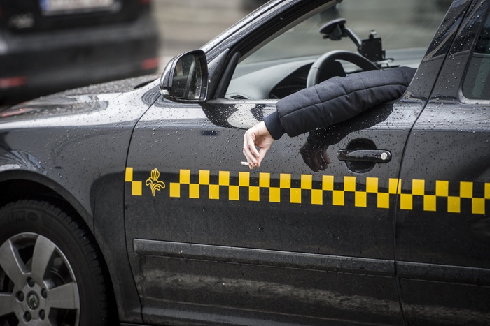 В Екатеринбурге клиентке подали машину такси через неделю после вызова