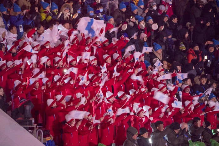 «Дикие» северокорейские болельщицы на Олимпиаде взбесили соцсети