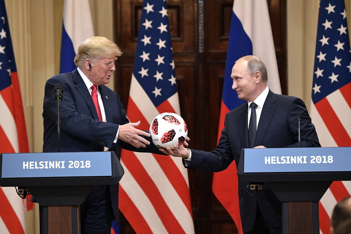 В футбольном мяче, который Путин подарил Трампу, есть чип с передатчиком