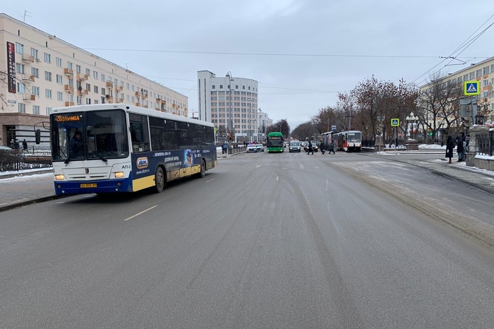 В центре Екатеринбурга автобус сбил подростка
