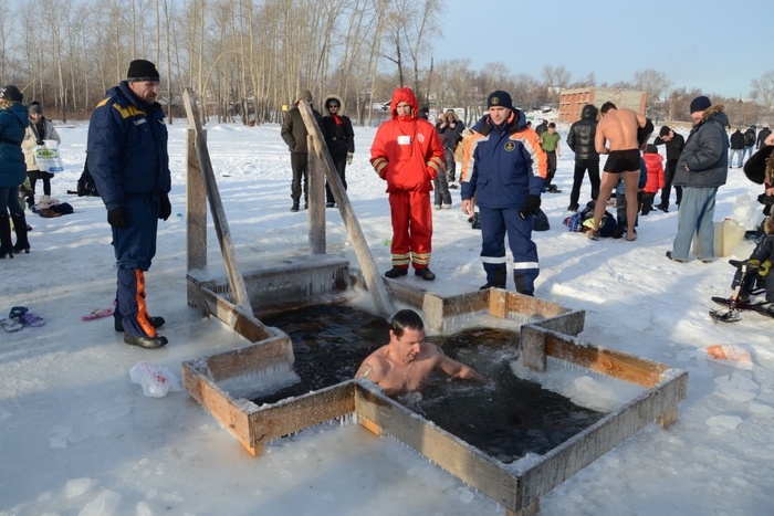 В Свердловской области из-за опасности провала под лед закрыто 13 купелей