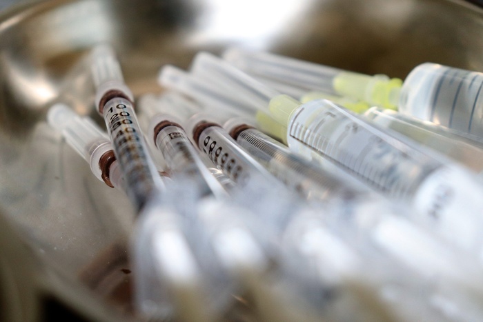 Названы сроки поступления российской вакцины от коронавируса
