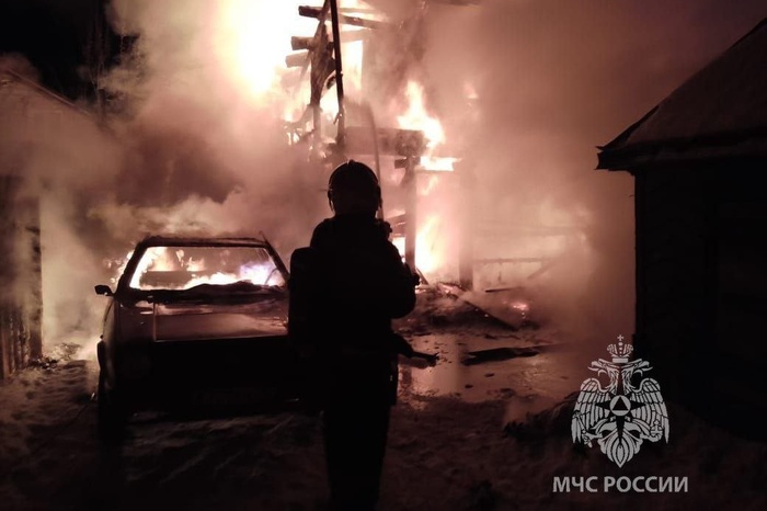 При пожаре частного дома на Уралмаше погиб мужчина