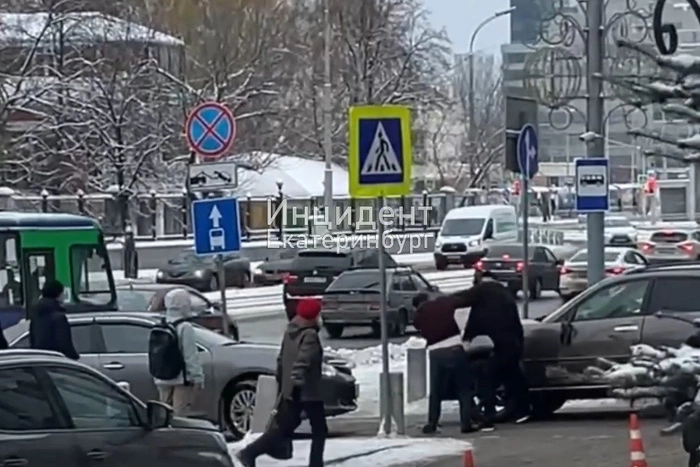 Возле «Гринвича» подрались автомобилисты