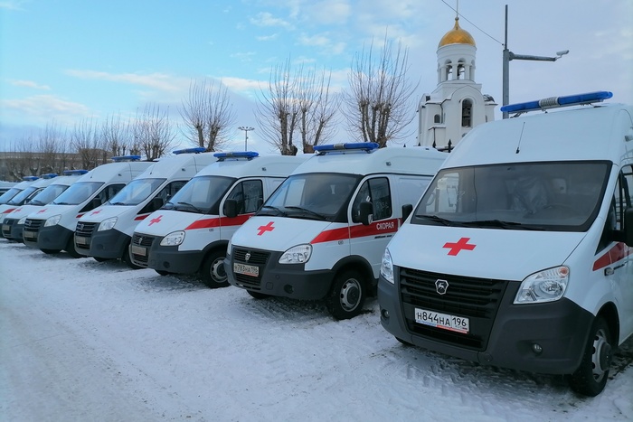 В Екатеринбурге заметили склад машин скорой помощи