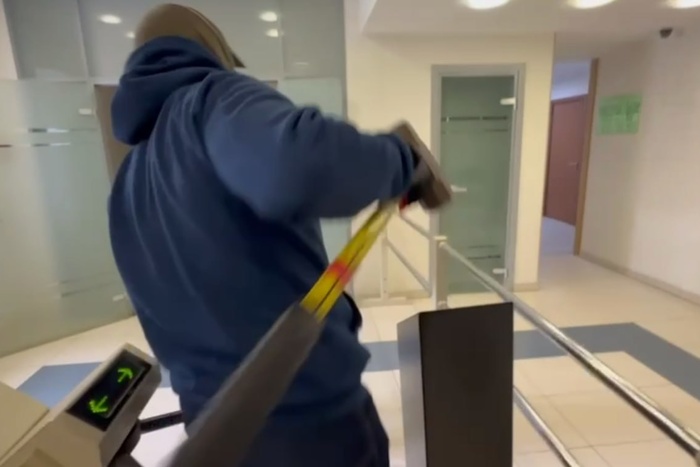 Пять журналистов «URA.RU» попросили перевести их из Свердловской области