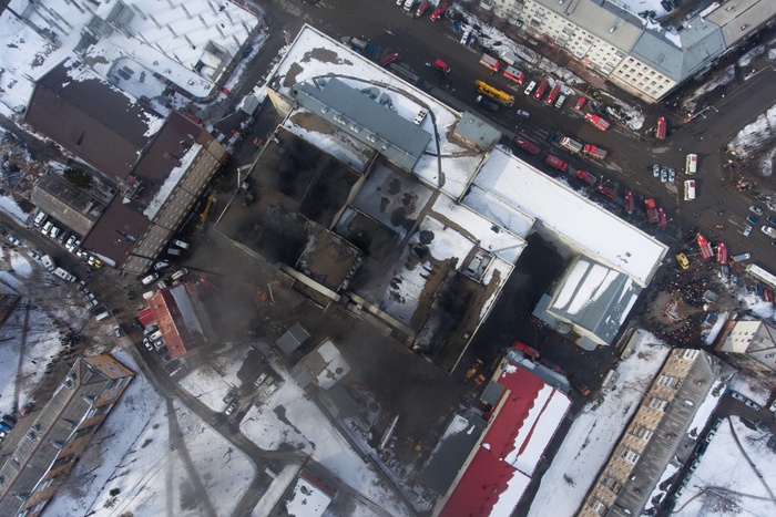 Сносить сгоревший ТЦ «Зимняя вишня» поручили компании из Екатеринбурга