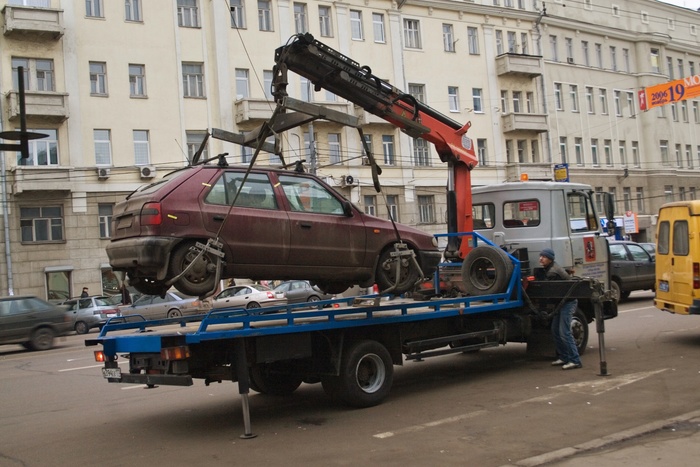 Свердловские чиновники хотят вернуть штрафы за парковку на газонах