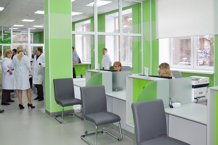 В Екатеринбурге обновили регистратуру поликлиники за 5,4 миллиона рублей