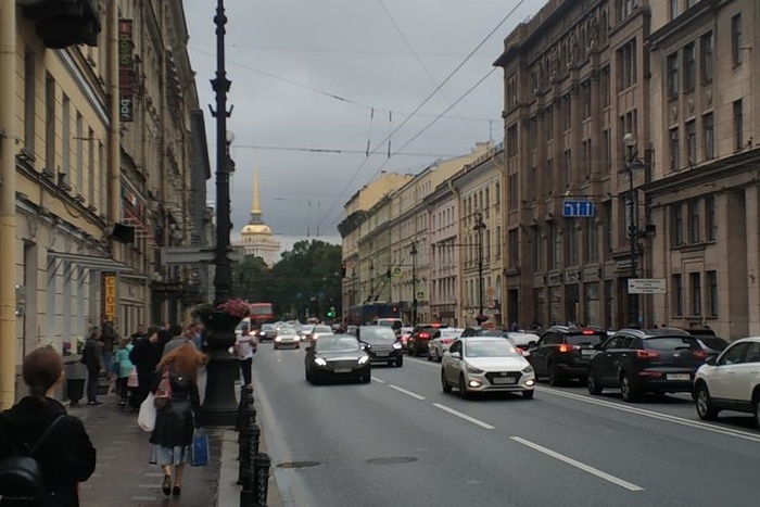 Охранник фирмы по выдаче нелегальных документов в Санкт-Петербурге выстрелил в голову клиенту