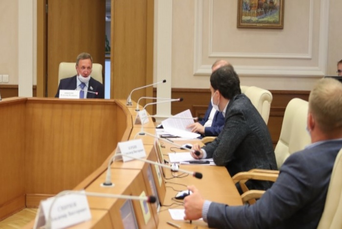 Свердловские депутаты готовятся к дистанту в 2021 году