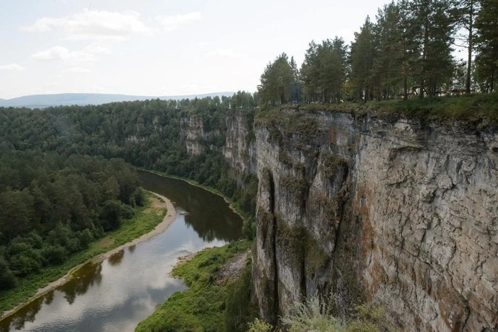 Девочка-подросток найдена мертвой у отвестных скал в Челябинской области