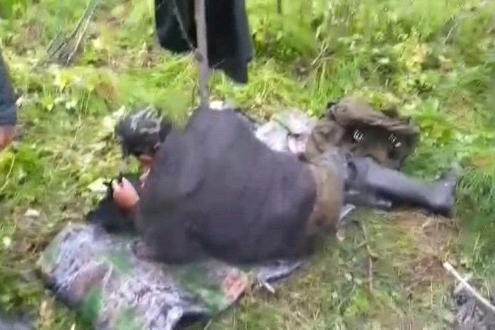 На Урале участковый помог мужчине со сломанной ногой выбраться из болот в лесу