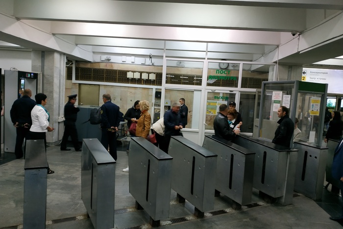 СМИ: В метро Екатеринбурга произошел 10%-ный отток пассажиров