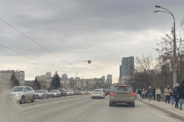 Куйбышева встала в глухую пробку