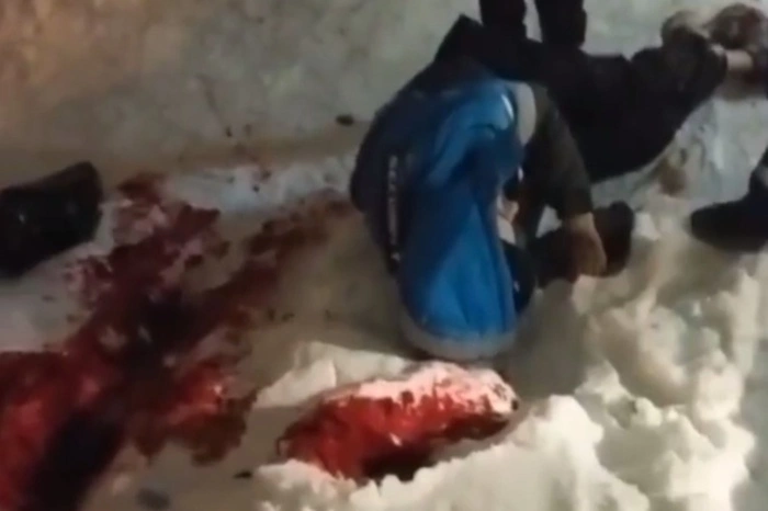 На Юго-Западе нашли мужчину, лежавшего в луже крови