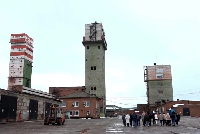 У погибшего на «Ново-Кальинской» горняка остались две маленькие дочки