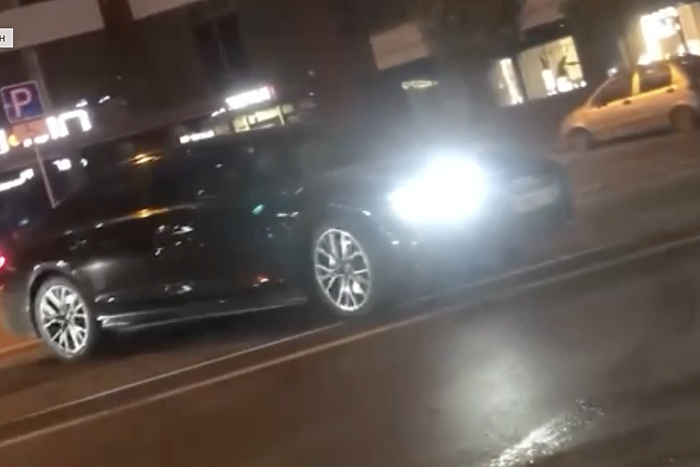 В центре Екатеринбурга неизвестный на Audi намеренно устроил несколько ДТП
