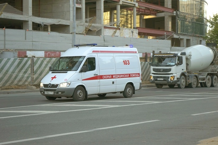 На Уралмаше женщина умерла прямо возле магазина суши